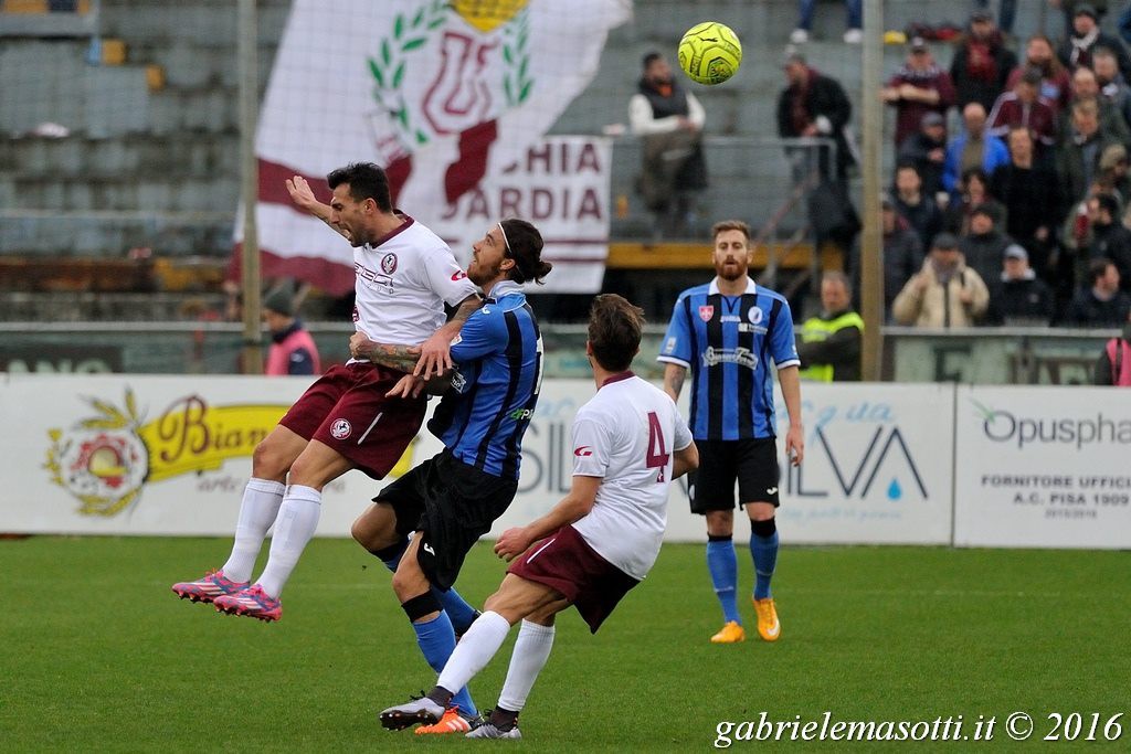 Dai, basta piange, vieni 'n po' 'n collo a babbo