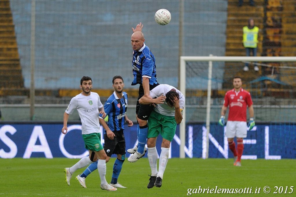 Supereroi Contro gli Attaccanti: Labbrata Volante!