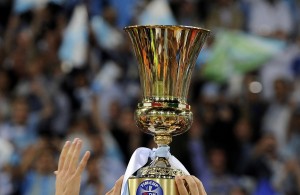 Lazio's player hold the cup after defeated Sampdoria in their final football match of the Italian Cup (Coppa Italia) on May 13, 2009 at Rome's Olympic Stadium. Lazio beat Sampdoria 6-5 on penalties following a 1-1 draw to win the Italian Cup and qualify for next season's Europa League.   AFP PHOTO / FILIPPO MONTEFORTE (Photo credit should read FILIPPO MONTEFORTE/AFP/Getty Images)