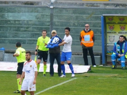 23-rozzio-fa-vedere-la-maglia-allarbitro