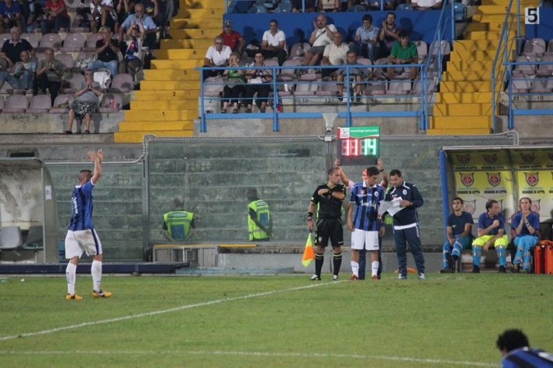 27-entra-lucarelli